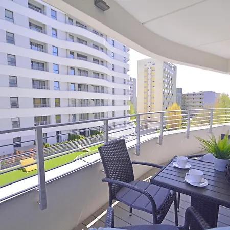 Bryza - Osiedle Sun Towers - Parking シフィノウイシチェ